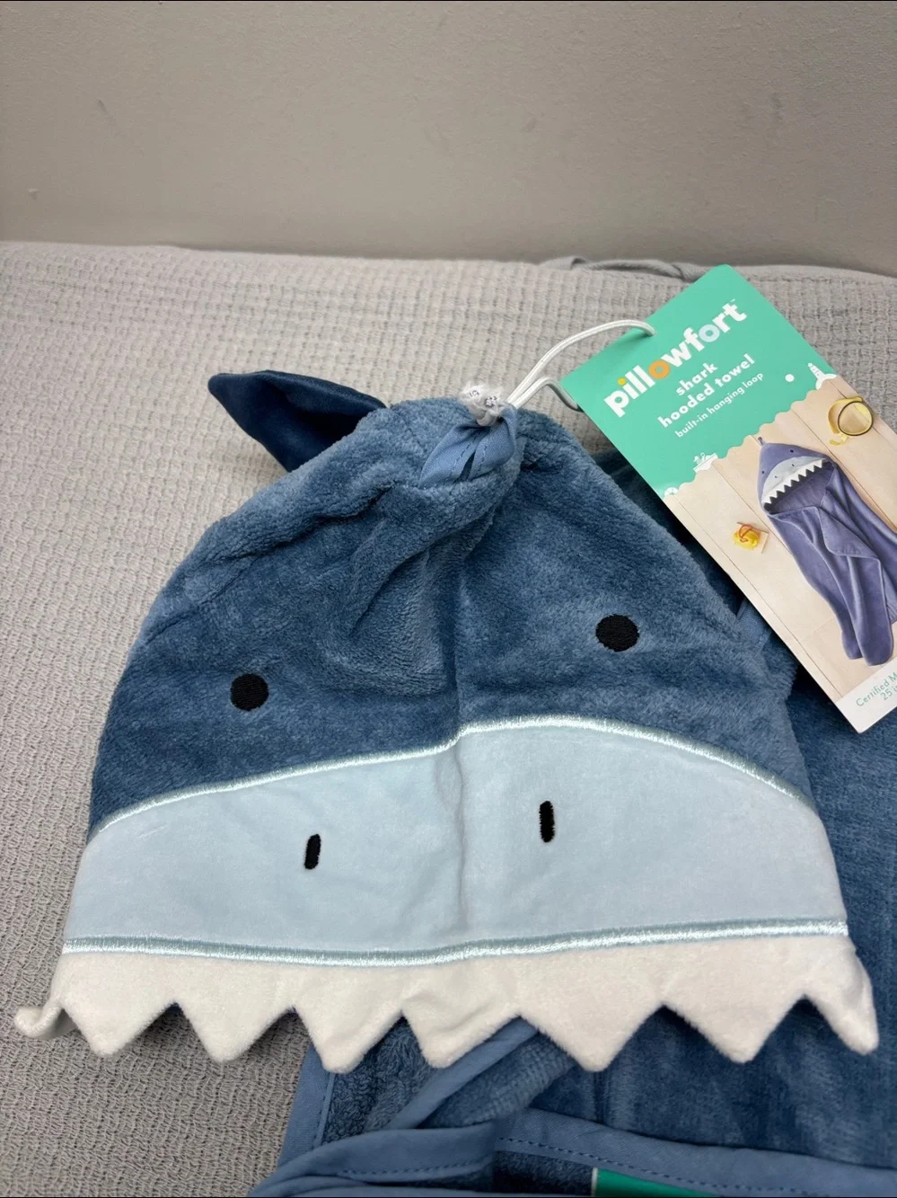 Pillowfort Baby Shark  Kids Hooded Towel 25